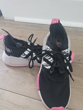 Adidas Women's Black White Zebra Print Sneakers Size 7